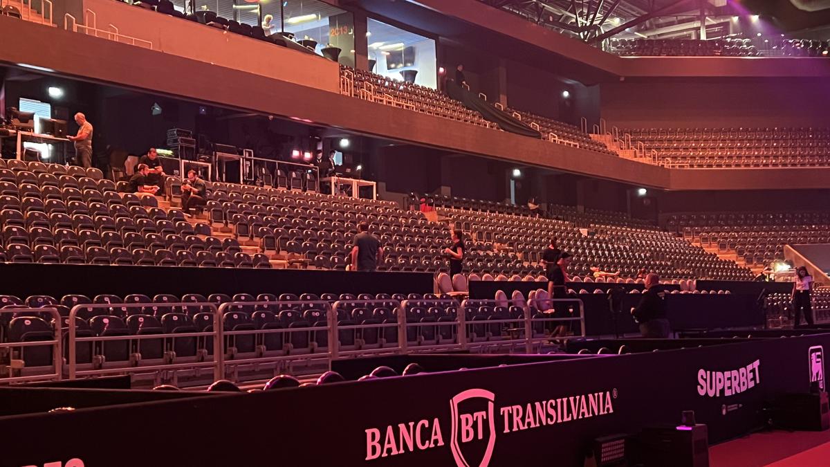 Bătaie de joc la Sports Festival: locurile de la masa presei, cedate VIP-urilor! Jurnaliștii, forțați să se descurce fără mese