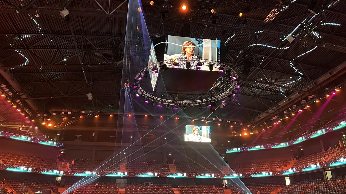 Bătaie de joc la Sports Festival: locurile de la masa presei, cedate VIP-urilor! Jurnaliștii, forțați să se descurce fără mese