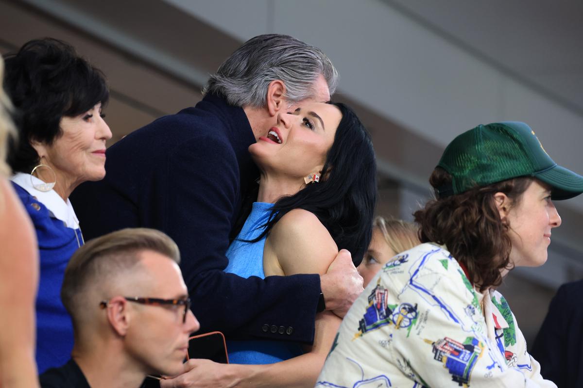Katy Perry, în centrul atenției la SUA – Paraguay, alături de fostul prim-ministru