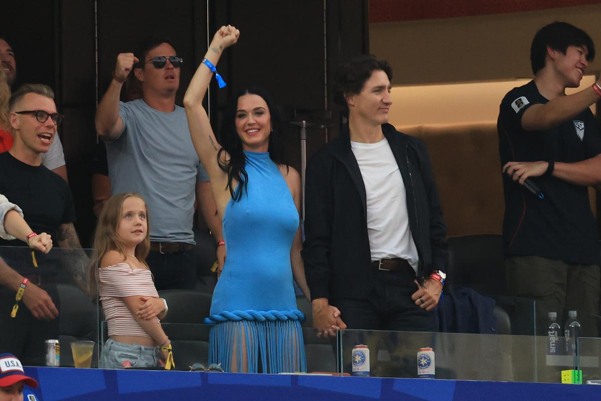 Katy Perry, în centrul atenției la SUA – Paraguay, alături de fostul prim-ministru