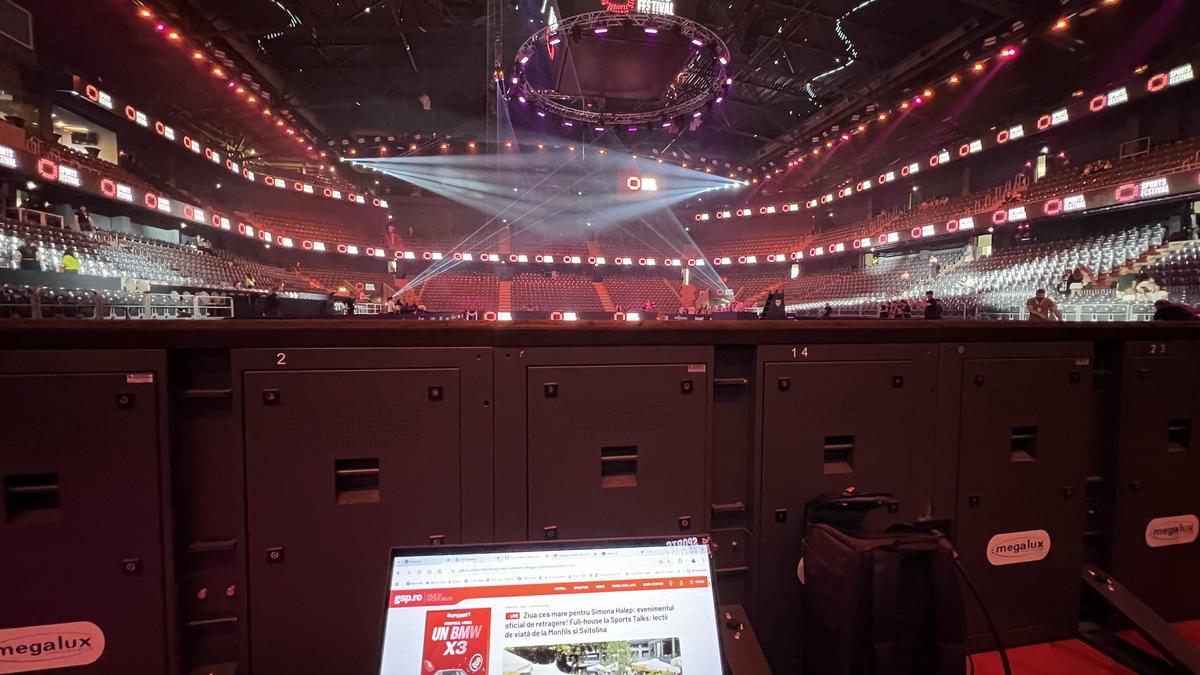 Bătaie de joc la Sports Festival: locurile de la masa presei, cedate VIP-urilor! Jurnaliștii, forțați să se descurce fără mese