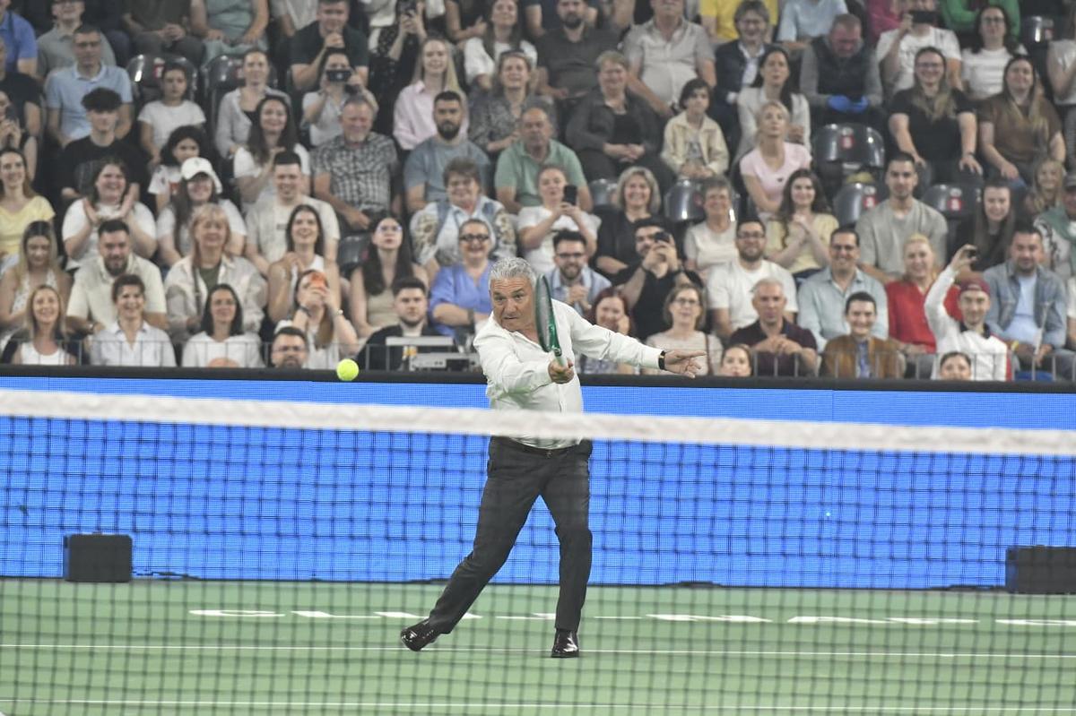 Discursul Simonei Halep nu se putea încheia într-un mod mai emoționant: „Vreau să rămâneți puțin în picioare!”