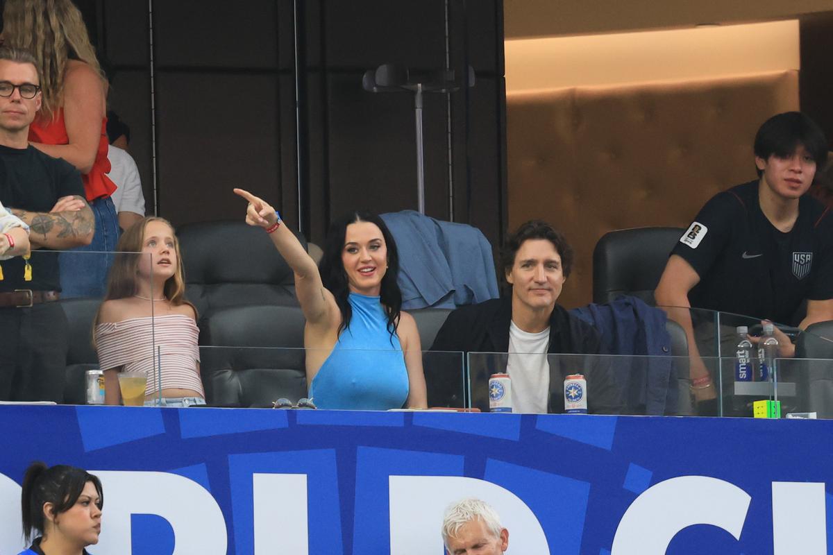 Katy Perry, în centrul atenției la SUA – Paraguay, alături de fostul prim-ministru