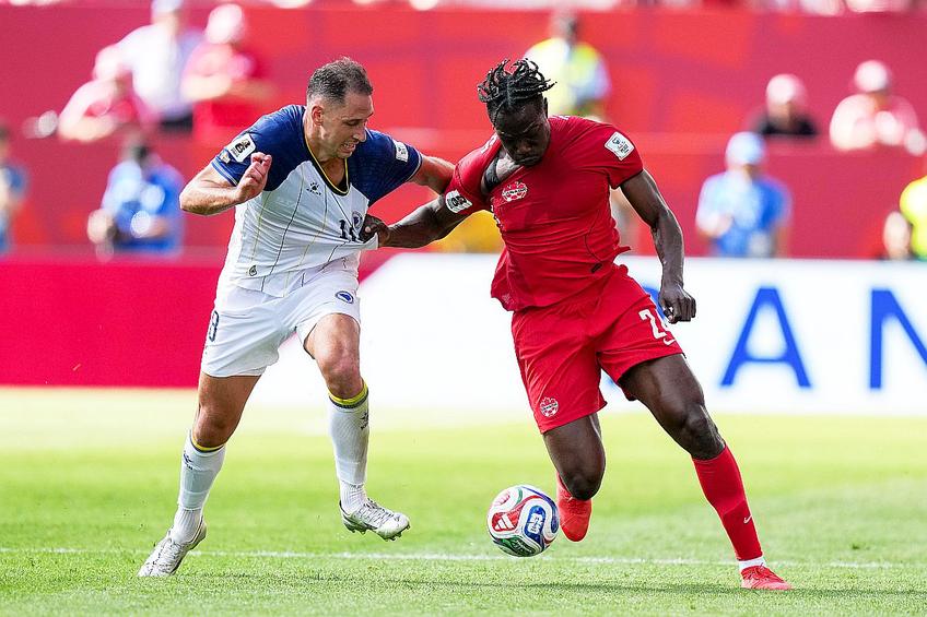 Nikola Katic, aici luptând pentru minge // foto: Imago Images