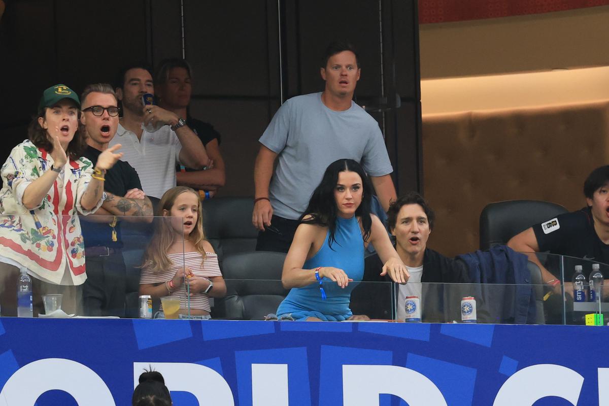 Katy Perry, în centrul atenției la SUA – Paraguay, alături de fostul prim-ministru