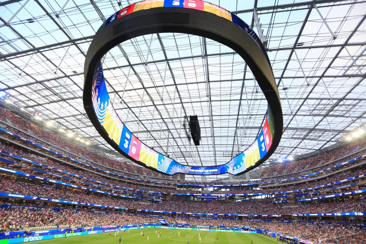Poftiți în viitor! SUA - Paraguay s-a jucat pe cel mai scump stadion din lume, care ne-a arătat cum va arăta fotbalul de mâine