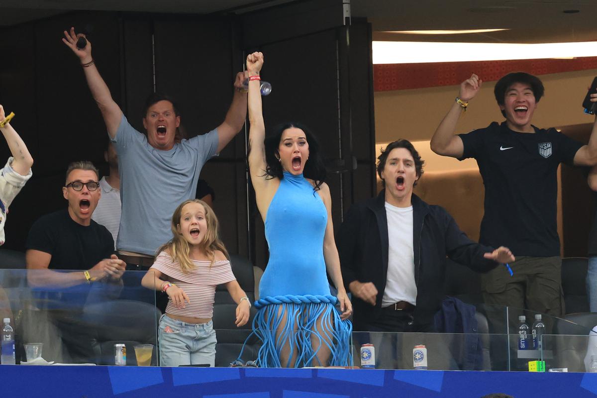 Katy Perry, în centrul atenției la SUA – Paraguay, alături de fostul prim-ministru