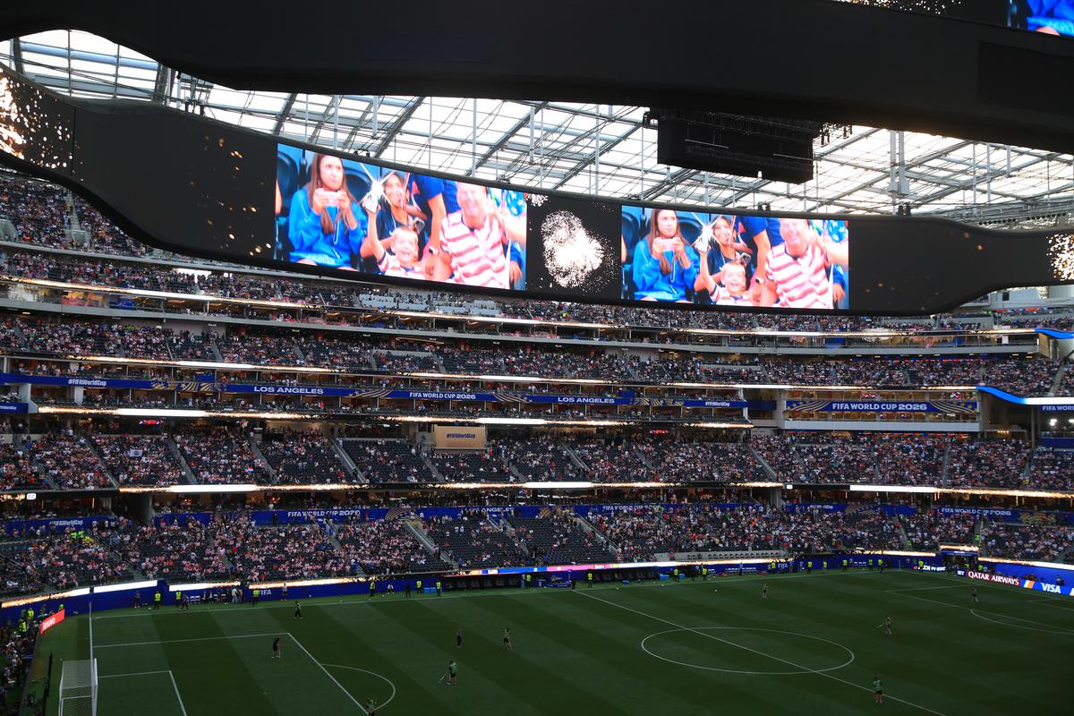 Imagini cu arena SoFi din Los Angeles 2