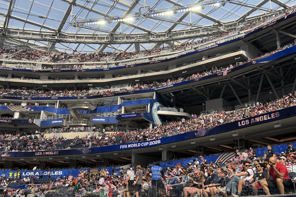 Imagini cu arena SoFi din Los Angeles 2