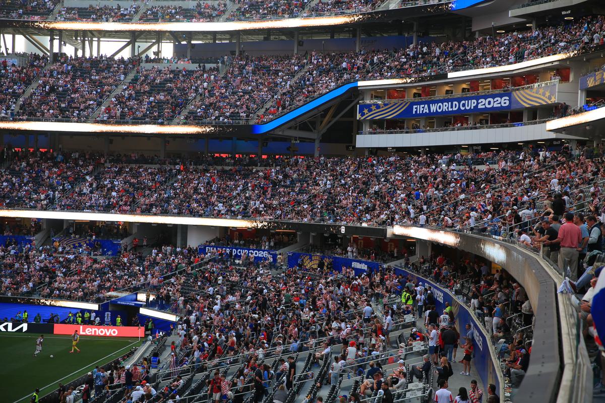 Imagini cu arena SoFi din Los Angeles 2