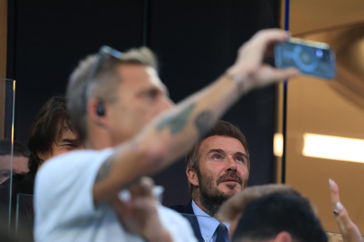 I l-a aruncat în cap lui Beckham! Reporterul GSP era la 3 metri distanță și a surprins întreaga scenă ciudată, la SUA - Paraguay