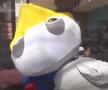 L-au săltat Maple și Clutch! Polițiștii s-au costumat în mascotele Cupei Mondiale pentru a captura un traficant de droguri