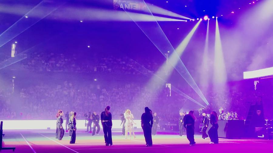 Evenimentul a început cu un concert al Loredanei/Foto: Cristi Preda (GSP.ro) Simona Halep s-a retras din tenis cu un spectacol grandios! Ultimul discurs al campioanei: „Mulțumesc familiei, care mi-a fost mereu alături”
