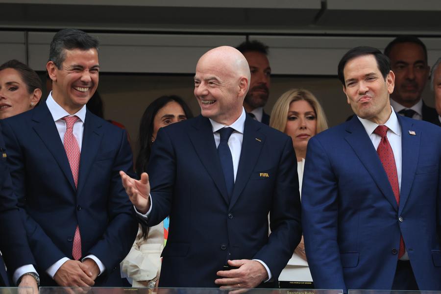 Santiago Peña, președintele Republicii Paraguay, Gianni Infantino, președintele FIFA, şi Marc Rubio, secretarul de stat al Statelor Unite ale Americii FOTO: Ionuţ Iordache (GSP) Ionuț Chirilă se pune de-a curmezișul în dezbaterea care a contrariat planeta la Mondial: „Poate voi fi contestat, dar merită felicitați”