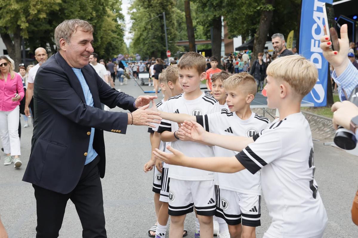 Discursul Simonei Halep nu se putea încheia într-un mod mai emoționant: „Vreau să rămâneți puțin în picioare!”