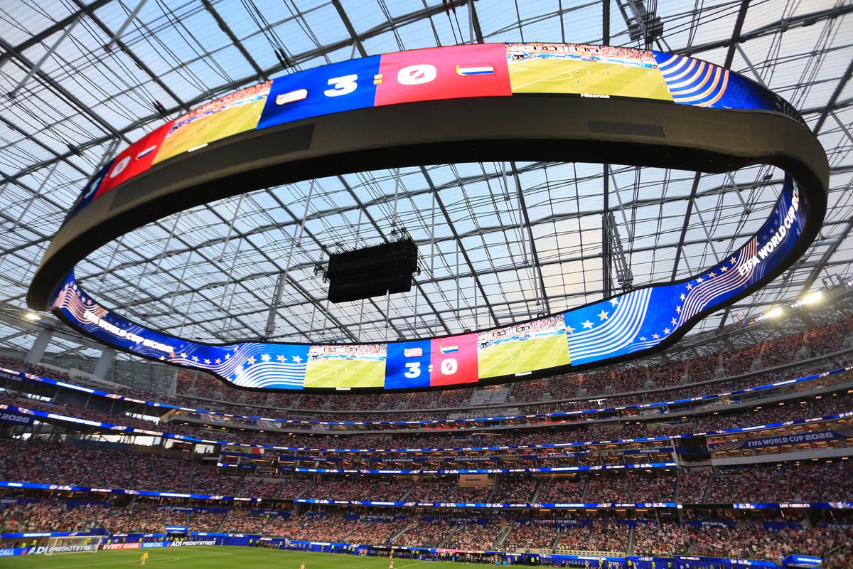 Poftiți în viitor! SUA - Paraguay s-a jucat pe cel mai scump stadion din lume, care ne-a arătat cum va arăta fotbalul de mâine