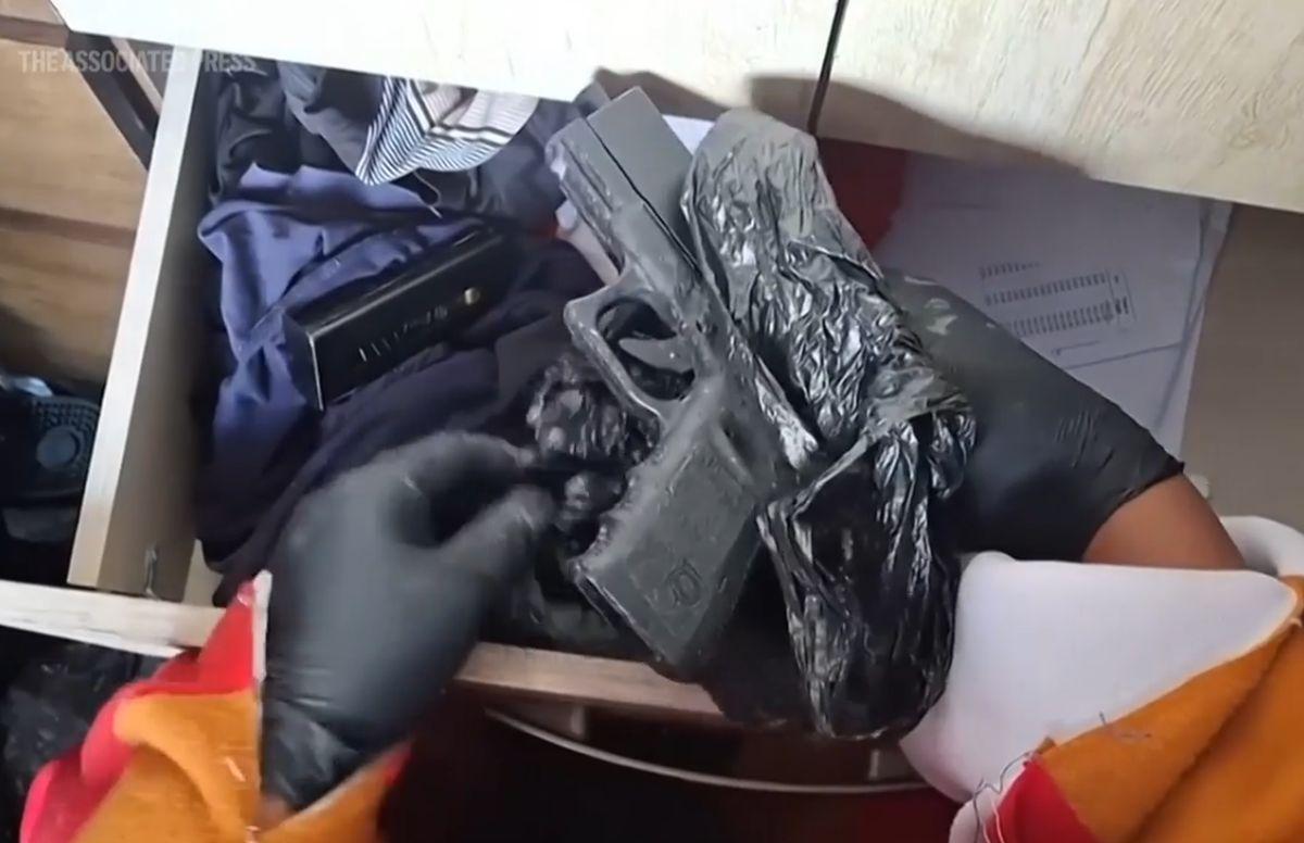 L-au săltat Maple și Clutch! Polițiștii s-au costumat în mascotele Cupei Mondiale pentru a captura un traficant de droguri