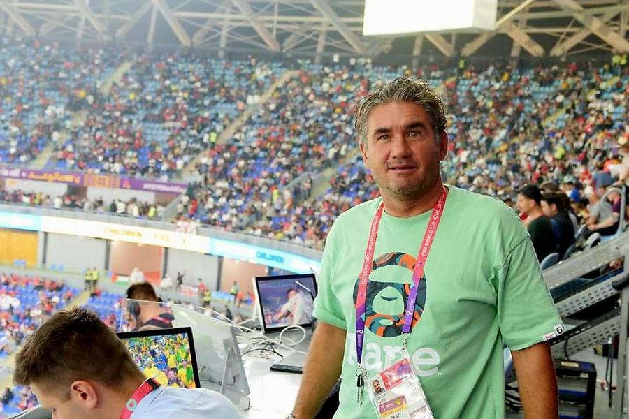 Ovidiu Stângă în 2022 la un meci de CM atunci când turneul final a fost în Qatar Românul campion în Olanda așteaptă să vadă Oranje la treabă: „S-a întors fotbalul cu susul în jos”. Și o opinie antisistem