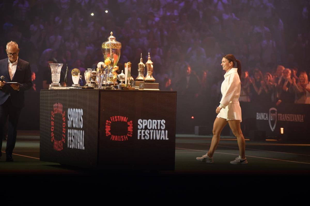Discursul Simonei Halep nu se putea încheia într-un mod mai emoționant: „Vreau să rămâneți puțin în picioare!”