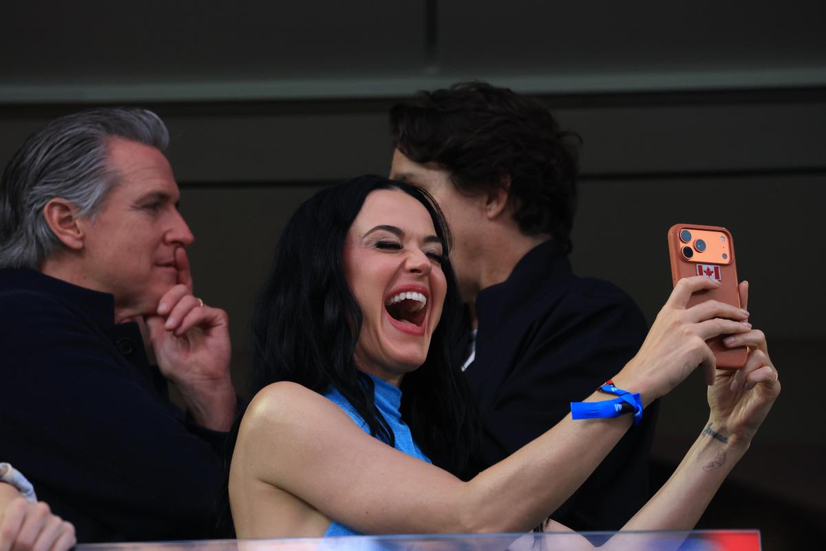 Katy Perry, în centrul atenției la SUA – Paraguay, alături de fostul prim-ministru