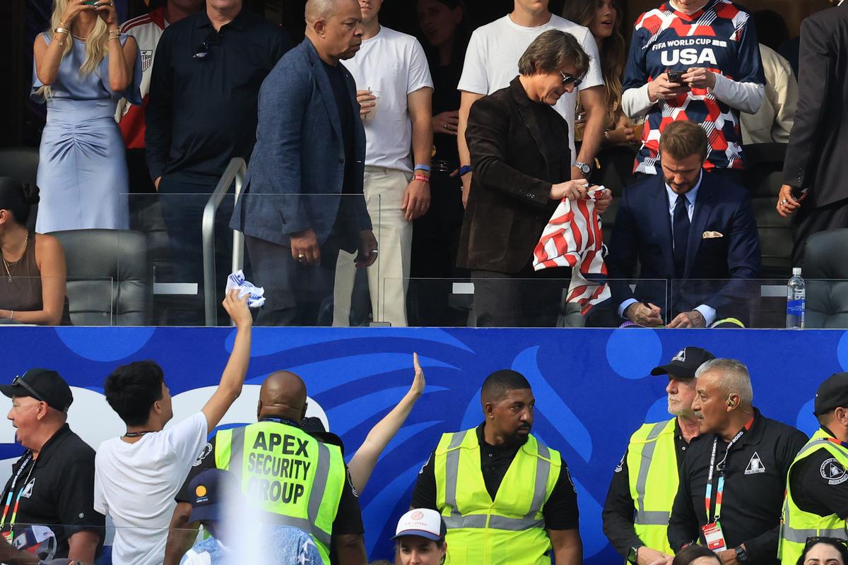 I l-a aruncat în cap lui Beckham! Reporterul GSP era la 3 metri distanță și a surprins întreaga scenă ciudată, la SUA - Paraguay