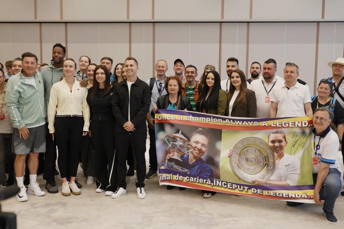 Sărutări, trandafiri și „Slava Ukraini” » Scene inedite la Cluj, în conferința de la evenimentul de retragere al Simonei Halep