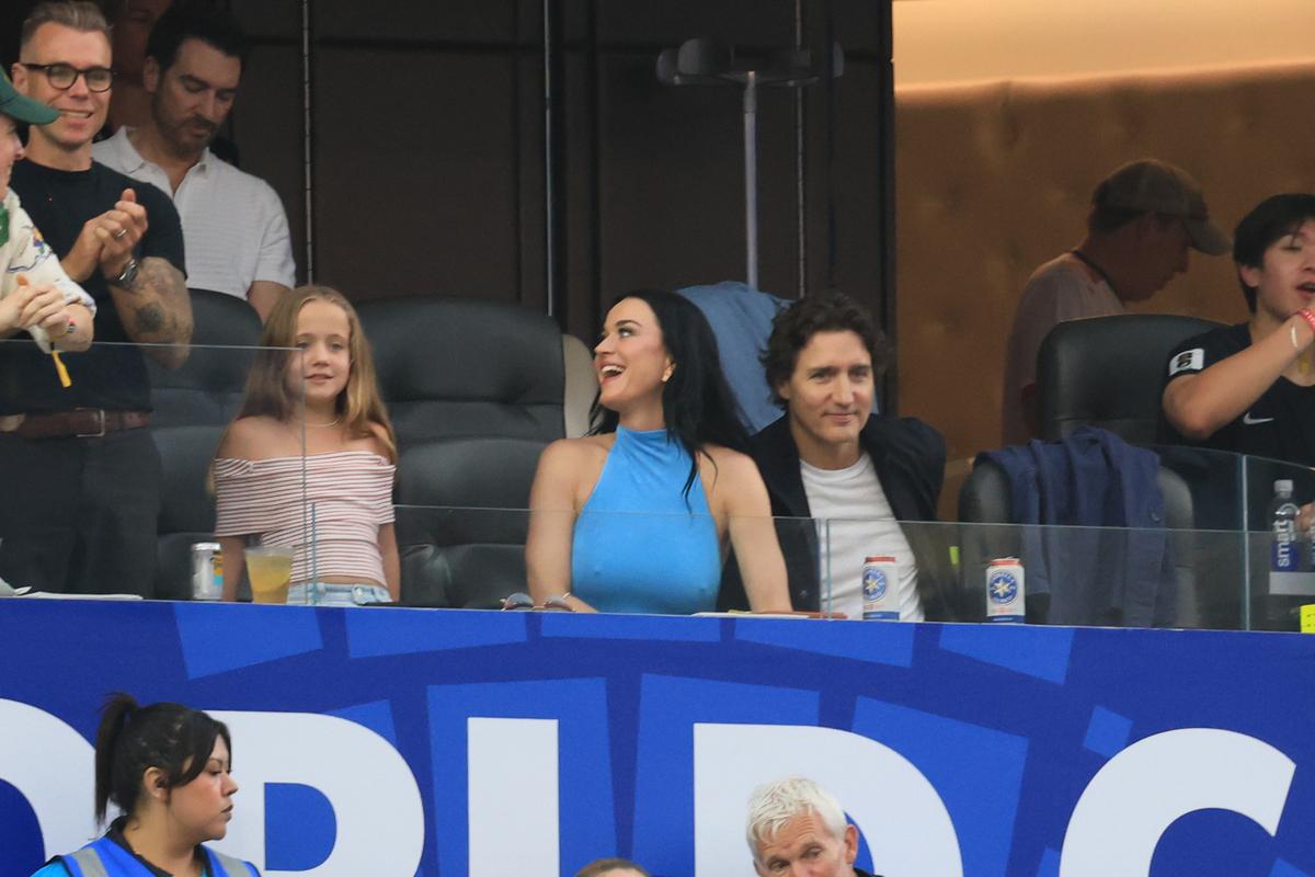 Katy Perry, în centrul atenției la SUA – Paraguay, alături de fostul prim-ministru