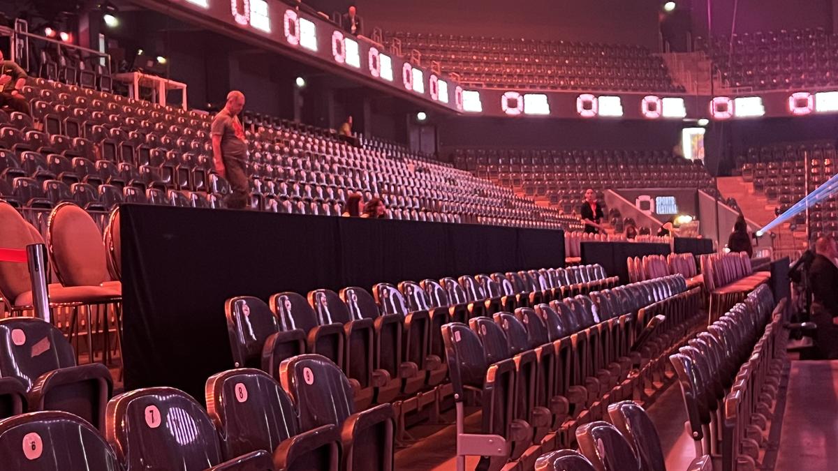 Bătaie de joc la Sports Festival: locurile de la masa presei, cedate VIP-urilor! Jurnaliștii, forțați să se descurce fără mese