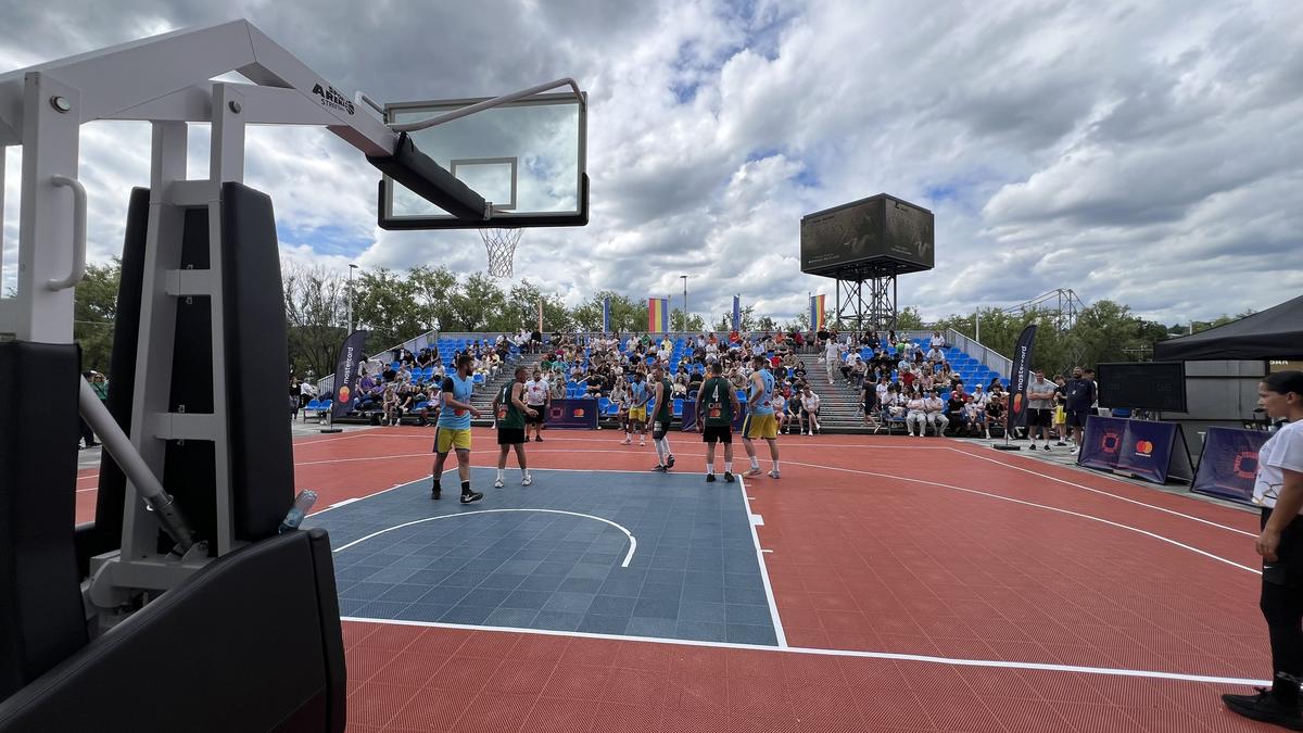 Bătaie de joc la Sports Festival: locurile de la masa presei, cedate VIP-urilor! Jurnaliștii, forțați să se descurce fără mese