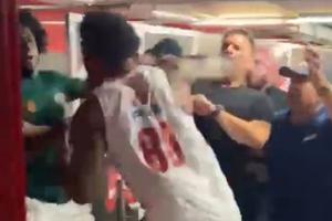 Scene halucinante în Grecia, chiar sub ochii polițiștilor! Vedetele lui Olympiakos și Panathinaikos și-au împărțit pumni