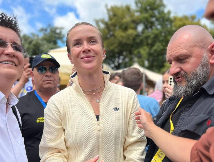 Elina Svitolina, înconjurată de fani/Foto: David Istrate (GSP.ro)