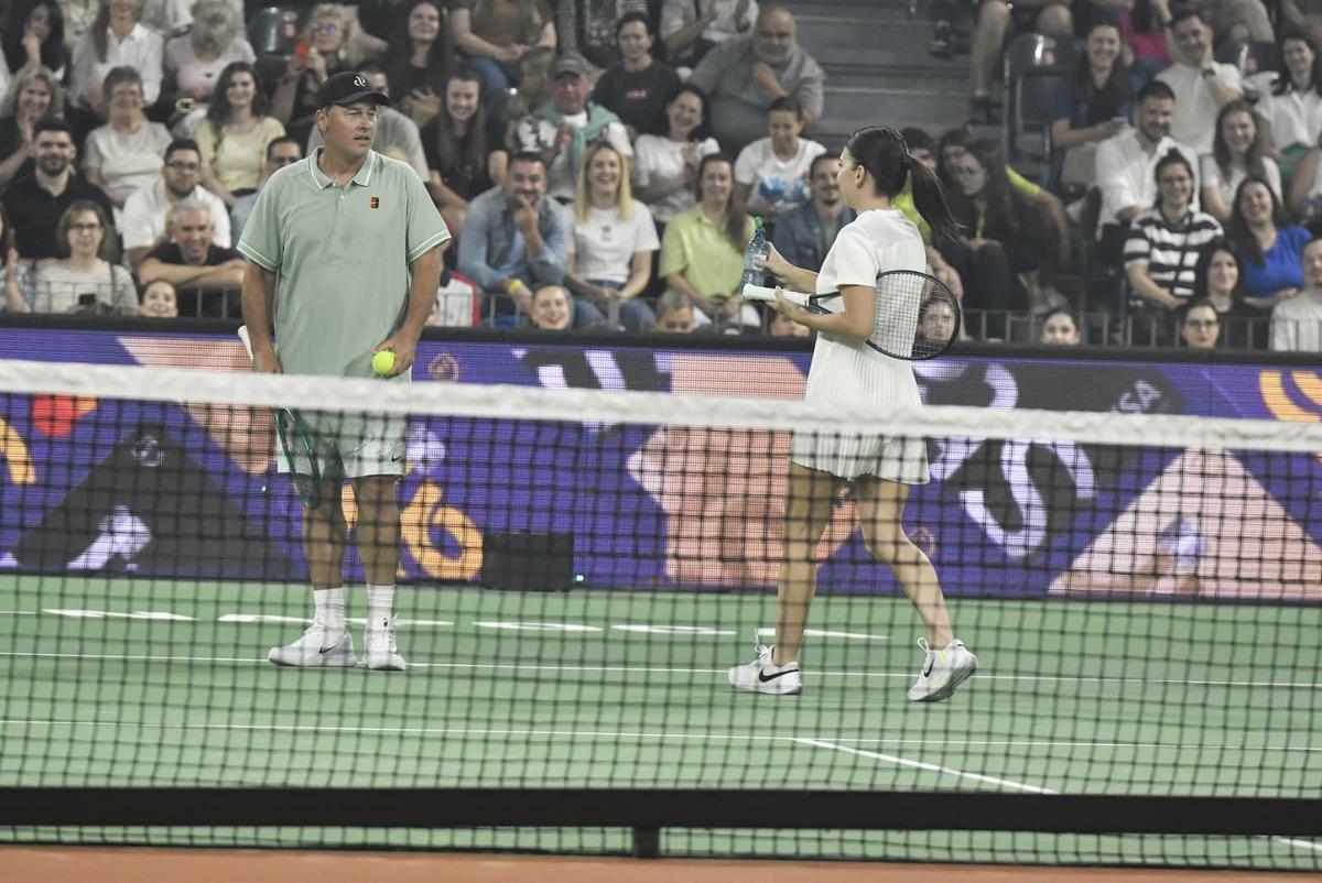 Discursul Simonei Halep nu se putea încheia într-un mod mai emoționant: „Vreau să rămâneți puțin în picioare!”