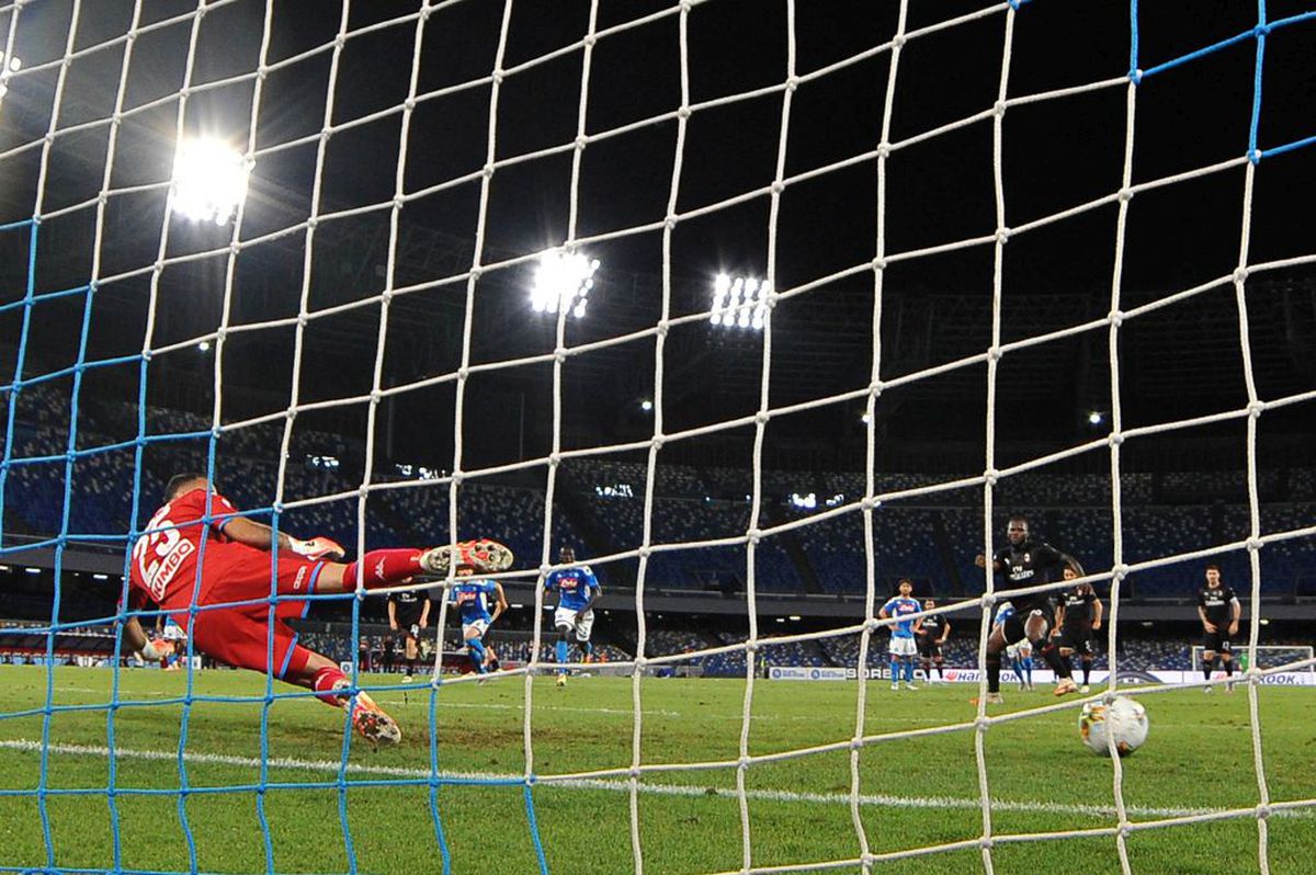 NAPOLI - AC MILAN 2-2 // FOTO Meci spectaculos în Serie A, cu 4 goluri și un „roșu” » Rezumatul VIDEO