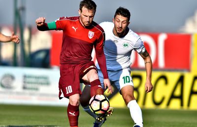 EXCLUSIV VIDEO Poveste amuzantă dintr-un vestiar de Liga 1, relatată în direct la GSP Live: „Stătea cu mâna pe apă la pauză, dura două minute să vină caldă”