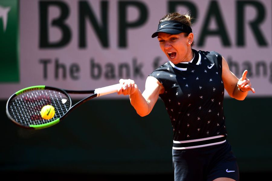Simona Halep în timpul meciului cu Anisimova Foto Guliver/GettyImages Daniel Dobre rememorează momentele-cheie ale triumfului Simonei Halep la Wimbledon: „Am văzut ce înseamnă împlinirea”