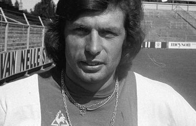 S-a stins o legendă a Ajaxului! Povestea uluitoare cu polițistul în miez de noapte