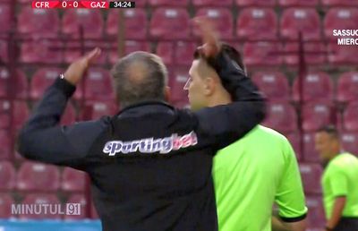 CFR Cluj - Gaz Metan 2-0. „Dan Petrescu trebuia eliminat!” » Verdictul lui Cristi Balaj după o nouă criză de nervi a „Bursucului”