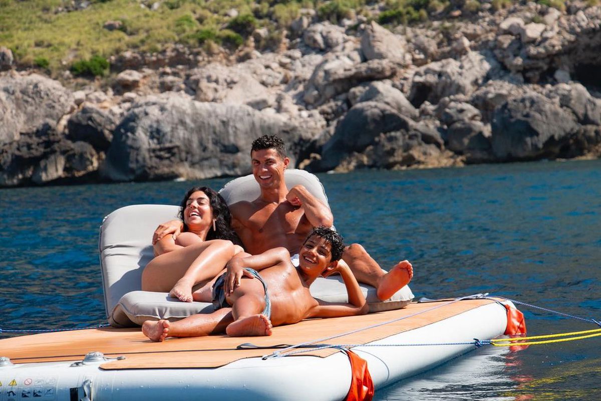 Cristiano Ronaldo uită de EURO 2020 în Mallorca » Cum arată iahtul de lux al portughezului