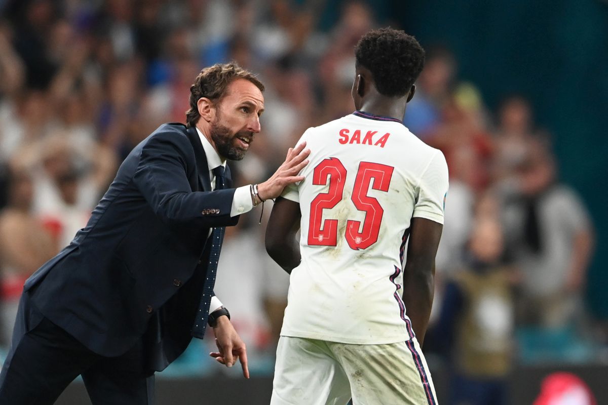 „Gluma” rasistă care l-a costat scump! Comediant dat afară de peste tot, după finala Euro