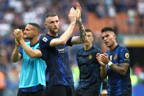 Milan Škriniar își ia la revedere de la fanii lui Inter // Foto: Getty Images