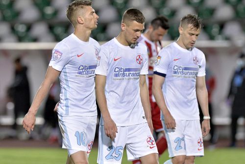 Ovidiu Perianu (în centru) va evolua în Moldova în următorul sezon / Sursă foto: Facebook@ FC Botoșani