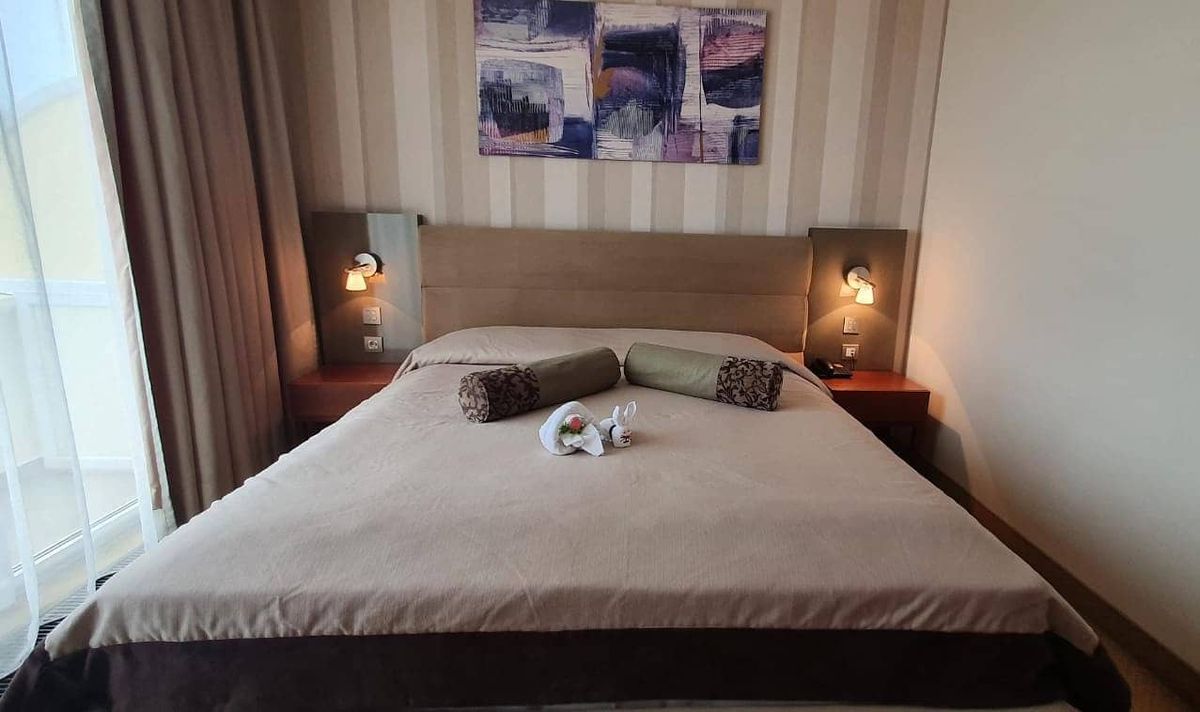 Cât costă o noapte de cazare în hotelul lui Gică Hagi din Mamaia, în plin sezon estival