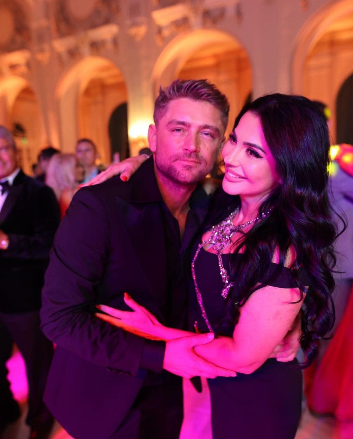 Fosta soție a lui Stelian Carabaș, fiica milionarului Dumitru Cușu, se iubește cu un fost fotbalist