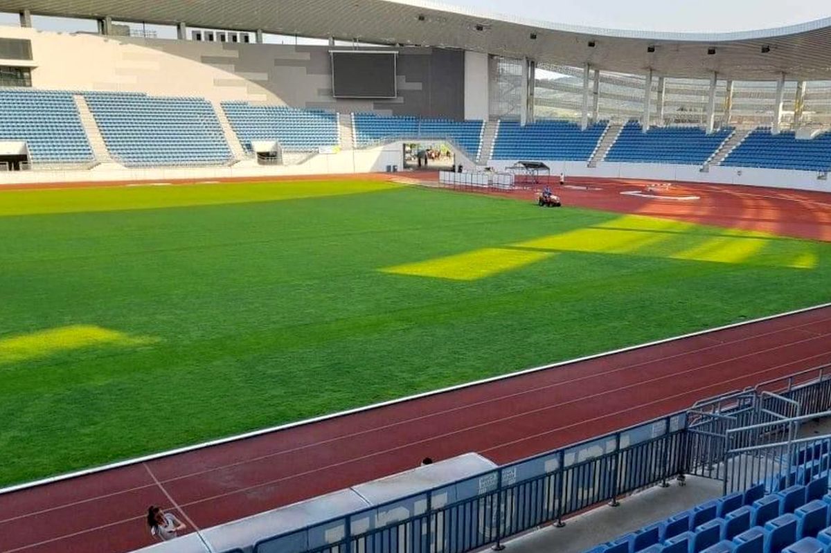 Cum arată gazonul de la Târgu Jiu cu 3 zile înainte de FCU Craiova - FCSB » MM Stoica: „Atenție! Am primit o filmare”