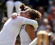 Îmbrățișare la fileu între Barbora Krejcikova și Jasmine Paolini - finala feminină de la Wimbledon 2024 Foto: Guliver/GettyImages