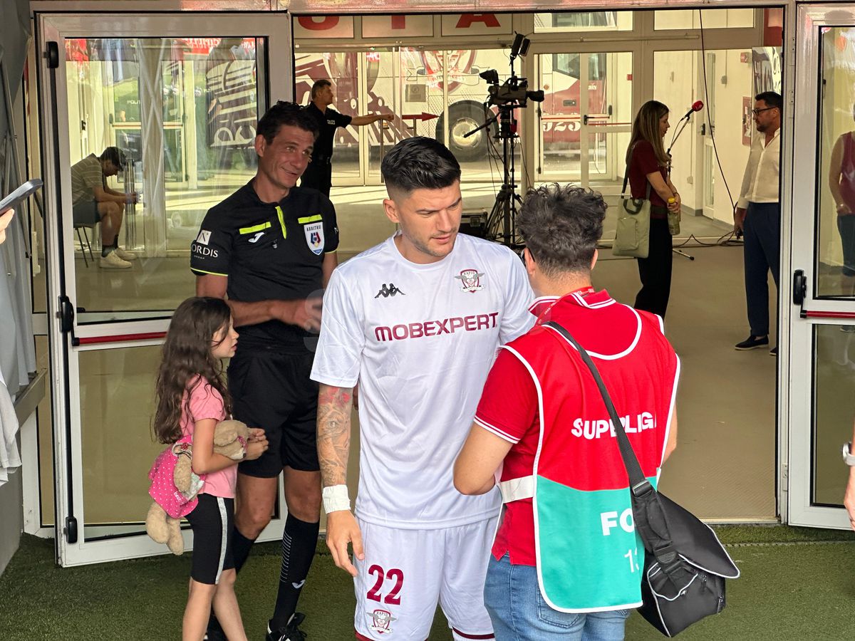 Nu s-a văzut la TV » Incredibil ce făcea Săpunaru pe gazon la UTA - Rapid. Imaginile surprinse de GSP