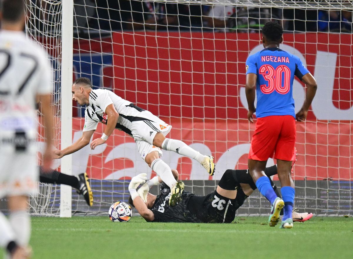 FCSB - U Cluj 1-1 » Remiză în „pârjol”! Fără vlagă, campioana pică primul test serios al sezonului