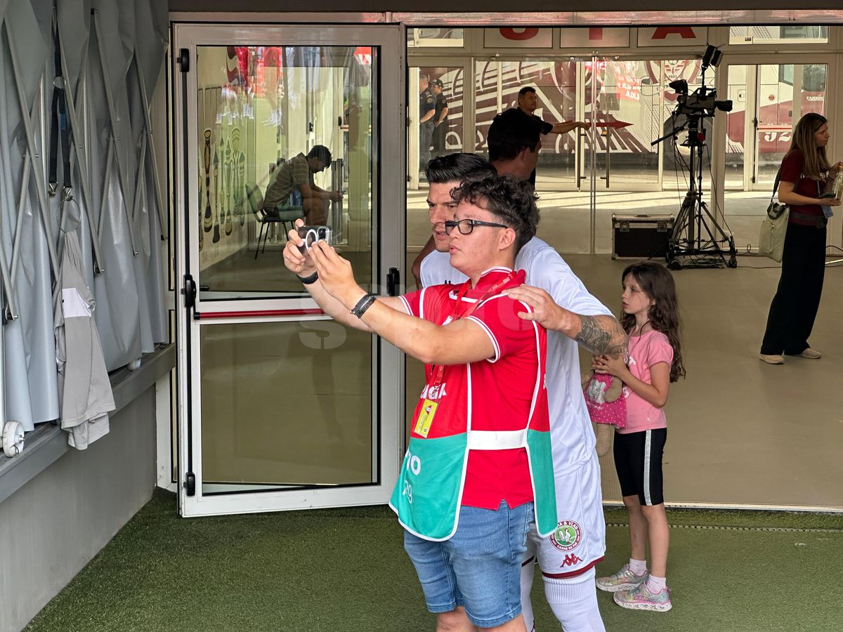 Nu s-a văzut la TV » Incredibil ce făcea Săpunaru pe gazon la UTA - Rapid. Imaginile surprinse de GSP