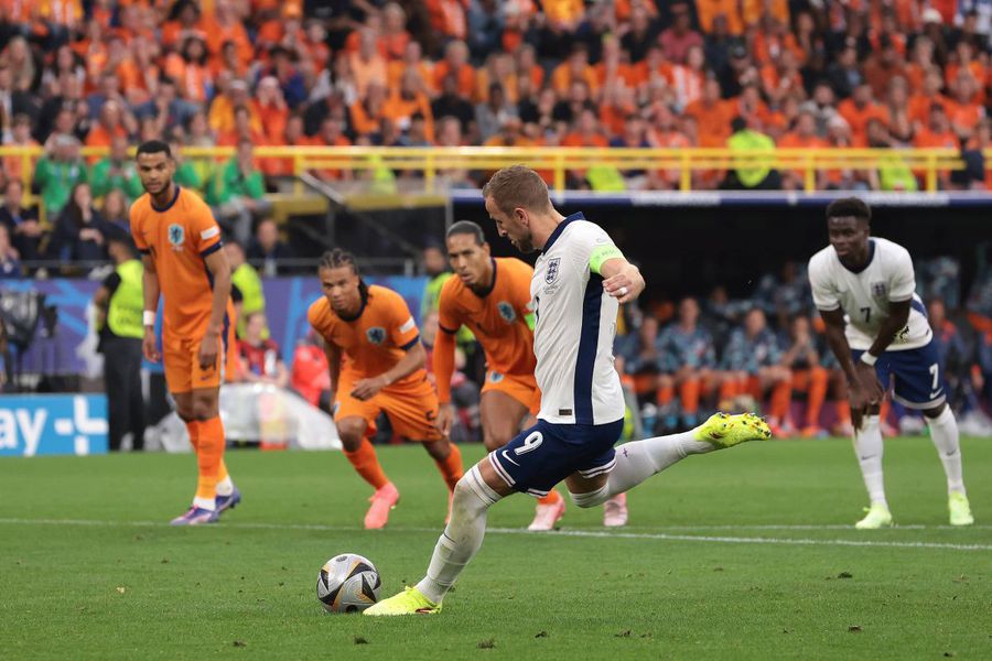 Harry Kane a transformat penaltyul pe care tot el l-a obținut contra Țărilor de Jos în semifinale / Foto: Imago 100 de ace pentru titlul visat în Anglia de 21.169 de zile! Suferința perpetuă a căpitanului Harry Kane, care s-a săturat să aștepte primul trofeu din carieră!