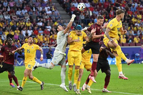 Andrei Rațiu (numărul 2, centru) în Belgia - România 0-2 / Foto: Imago Images